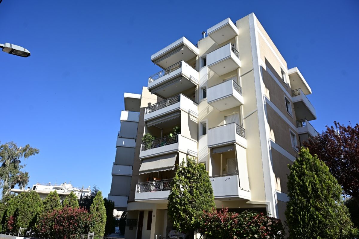 Πολλά αναπάντητα ερωτήματα για 27χρονη που έπεσε 2 φορές από 4ο όροφο πολυκατοικίας στο Μαρούσι