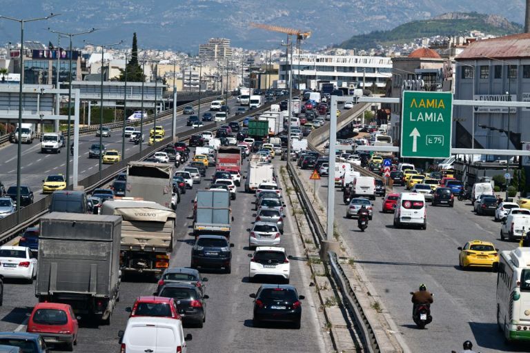 Κίνηση τώρα: «Φρακάρει» ο Κηφισός – Μεγάλες καθυστερήσεις στην Αττική Οδό