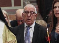 Κακλαμάνης στην υποδοχή Αγίου Φωτός: Τόσο σε ήρεμους όσο και σε χαλεπούς καιρούς, το φως νικάει τα σκοτάδια