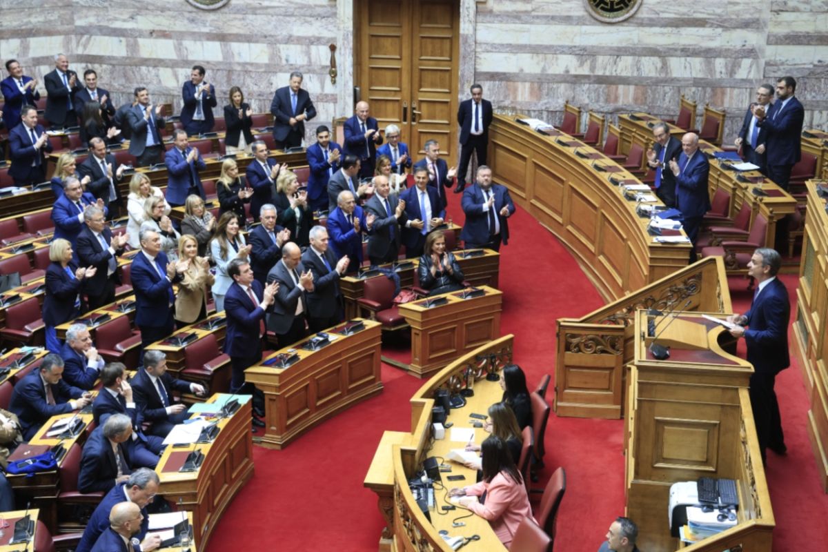 Έναρξη συνταγματικής αναθεώρησης τον Μάιο: Κάλεσμα Μητσοτάκη και αιχμές προς ΠΑΣΟΚ