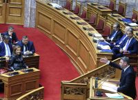 Πολιτική σύγκρουση στη Βουλή: «Κράτος Δικαίου» ή σκάνδαλα; Στα άκρα κυβέρνηση και αντιπολίτευση