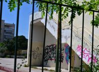 Χαϊδάρι: «Έπεσε με το κεφάλι, δεν καθόταν στην κουπαστή»–Τι δηλώνει η διευθύντρια για το ατύχημα της 13χρονης