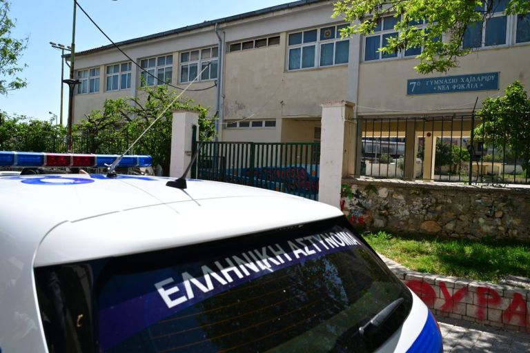 Χαϊδάρι: Μάχη για τη ζωή δίνει η 13χρονη μετά την πτώση από σχολικό μπαλκόνι