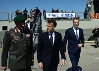 Μητσοτάκης και Μακρόν επιθεώρησαν τη φρεγάτα «Κίμων» [pics,vid]