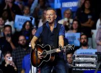 Ο Σπρίνγκστιν ξεσήκωσε τη Μινεάπολη κατά του Τραμπ – «Η ICE πρέπει να φύγει τώρα!»