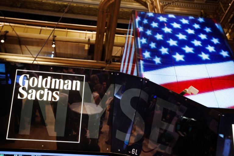 Goldman Sachs: Γιατί δεν βλέπει αύξηση επιτοκίων από τη Fed παρά τους φόβους της αγοράς