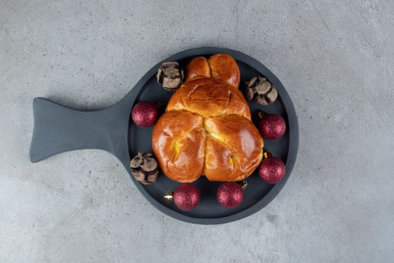 Πασχαλινό Τσουρέκι 2026: Οι 3 πιο νόστιμες και εύκολες συνταγές για το απόλυτο γλυκό των ημερών