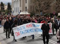 Λέσβος σε ασφυξία: Άδειασαν ράφια και επιχειρήσεις λόγω κινητοποιήσεων