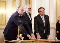 Ορκίστηκαν οι τρεις νέοι υπουργοί – Δέσμευση Σχοινά για ισχυρή ελληνική φωνή στις Βρυξέλλες
