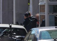 Για απόπειρα ανθρωποκτονίας κατά συρροή κατηγορείται ο 89χρονος πιστολέρο – «Δεν είχα ανθρωποκτόνο πρόθεση»