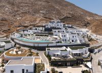 Άνοιξε και το Sandblu Santorini