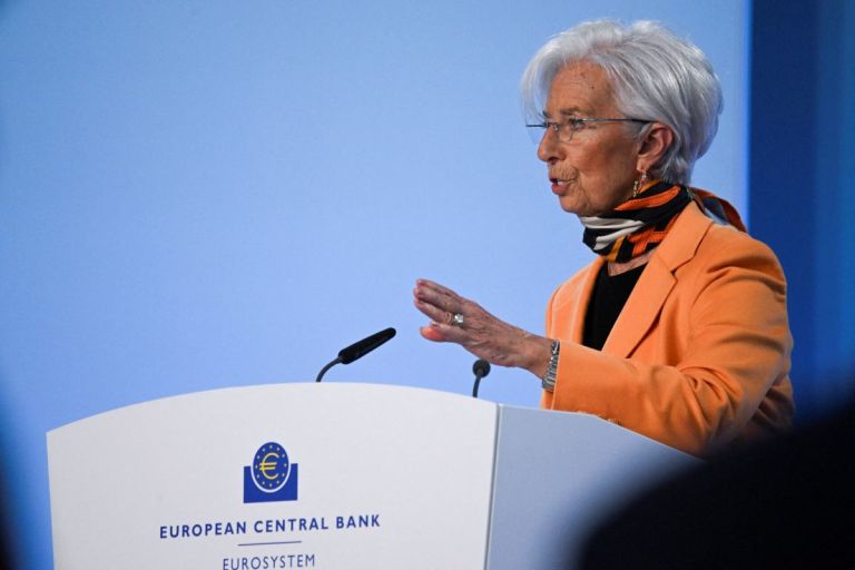 ΕΚΤ: Θα αυξήσει τα επιτόκια τον Ιούνιο – Στροφή σε μειώσεις έως το 2027