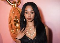 Γιατί η Manon δεν εμφανίστηκε με τις Katseye στο Coachella 2026