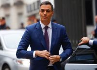 Σάντσεθ στήνει διεθνές μέτωπο κατά Τραμπ εν μέσω εσωτερικής πίεσης