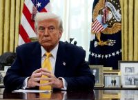 Τραμπ απειλεί με δασμούς 50% την Κίνα για πιθανή στήριξη στο Ιράν