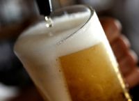 Η κλιματική κρίση «ανεβάζει» την κατανάλωση μπίρας στην Ελλάδα