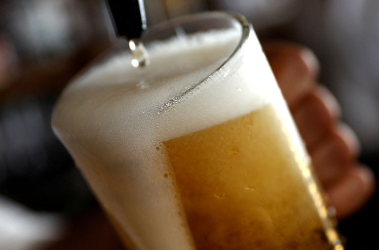 Η κλιματική κρίση «ανεβάζει» την κατανάλωση μπίρας στην Ελλάδα
