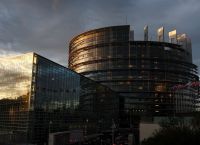 Κομισιόν: Καμία άμεση έλλειψη καυσίμων στην ΕΕ, αλλά «καμπανάκι» για το jet fuel