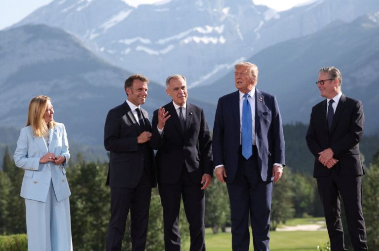 Ρήγμα στον Ατλαντικό: Γιατί η Ευρώπη απομακρύνεται από τον Τραμπ – και τι σημαίνει αυτό για τη Δύση