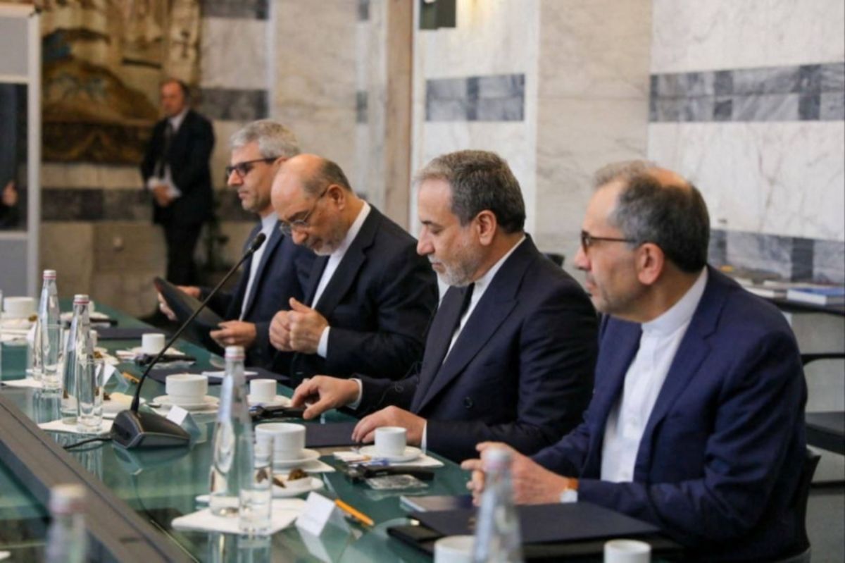 Ιράν απειλεί με “άνευ προηγουμένου” στρατιωτική δράση–Εκρηκτική κλιμάκωση για τον αποκλεισμό στη Μέση Ανατολή