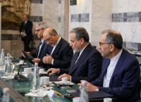 Ιράν απειλεί με “άνευ προηγουμένου” στρατιωτική δράση–Εκρηκτική κλιμάκωση για τον αποκλεισμό στη Μέση Ανατολή