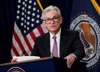 Τραμπ κατά Πάουελ: Νέα απειλή απόλυσης με φόντο τη Fed και πολιτική σύγκρουση