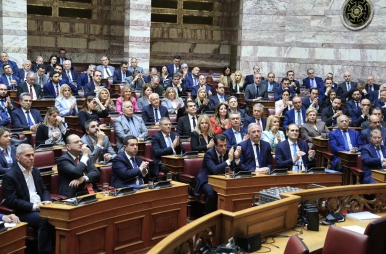 “Ρήγμα” στη ΝΔ: Βουλευτές αμφισβητούν το επιτελικό κράτος – Παγώνουν τα εκλογικά σενάρια