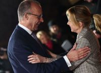 Μελόνι και Μερτς στηρίζουν Σάντσεθ απέναντι στις πιέσεις Τραμπ για το ΝΑΤΟ