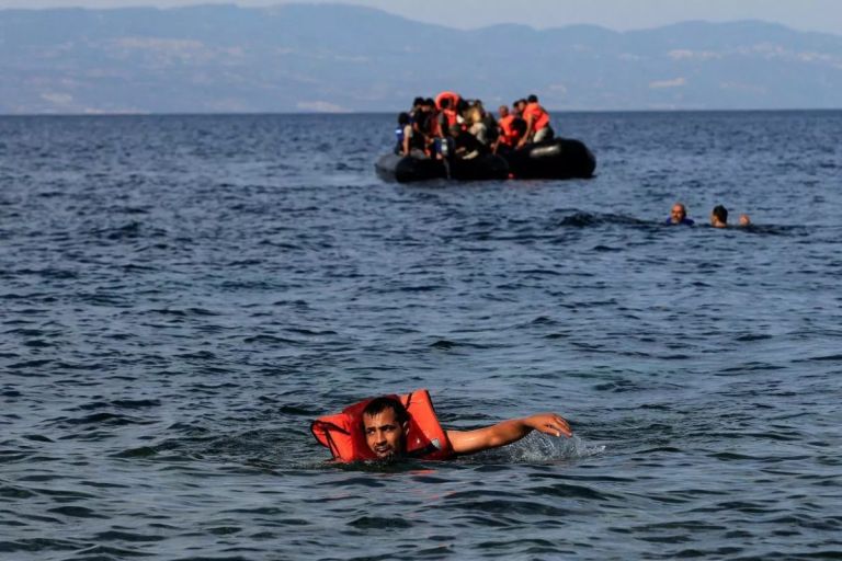 Τραγωδία ανοιχτά της Λιβύης: 17 νεκροί και 7 διασωθέντες από πλεούμενο
