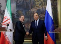 Αραγτσί – Λαβρόφ: Πίεση για διεθνή καταδίκη των επιθέσεων ΗΠΑ και Ισραήλ