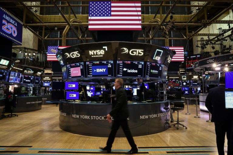 Wall Street σε ιστορικά υψηλά: Αγνοεί τον πόλεμο στο Ιράν και ποντάρει στην αποκλιμάκωση