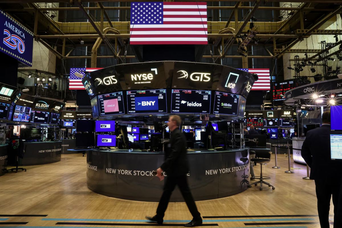 Wall Street σε ιστορικά υψηλά: Αγνοεί τον πόλεμο στο Ιράν και ποντάρει στην αποκλιμάκωση
