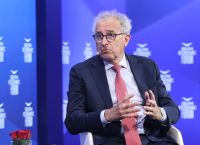 Gramegna: Η ενεργειακή κρίση δεν τελειώνει γρήγορα – Οι αγορές υποτιμούν τον κίνδυνο