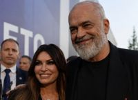 Κίμπερλι Γκιλφόιλ στα Τίρανα: Συμφωνία LNG 20ετίας με φόντο την ενεργειακή ασφάλεια