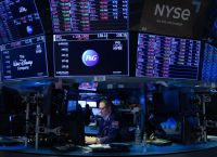 Wall Street: Ιστορικό ράλι στέλνει τον S&P 500 πάνω από τις 7.000 μονάδες