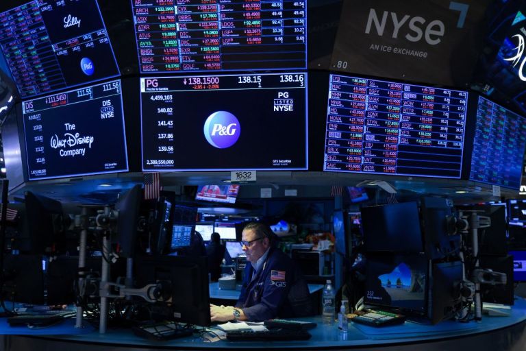 Wall Street: Ιστορικό ράλι στέλνει τον S&P 500 πάνω από τις 7.000 μονάδες