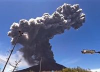 Ιαπωνία: Το ηφαίστειο Σακουρατζίμα «βρυχάται» ξανά – Στήλες τέφρας έως 3.400 μέτρα