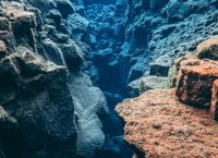 Επιστήμονες αποκαλύπτουν την κρυμμένη «χρυσή κουζίνα» της Γης κάτω από τον πυθμένα του ωκεανού