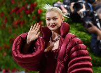 Τζίτζι Χαντίντ: «Δεν είχα καμία σχέση με αυτόν τον αποκρουστικό άνθρωπο» – Το όνομά της στα αρχεία Έπσταϊν