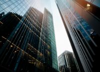 ΕΚΤ: Στάση αναμονής στα επιτόκια με φόντο Ιράν και πληθωρισμό