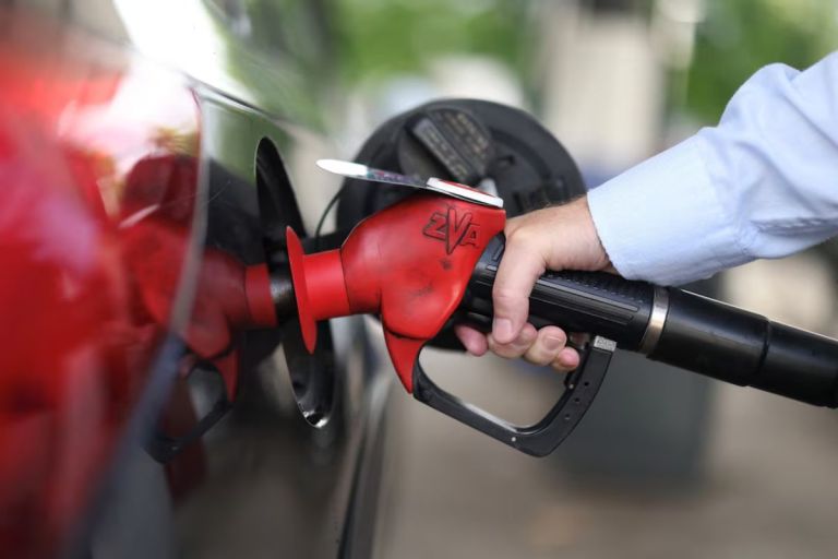 Fuel Pass 2026: Πώς θα μάθω αν είμαι δικαιούχος – Ξεκινούν σήμερα οι αιτήσεις