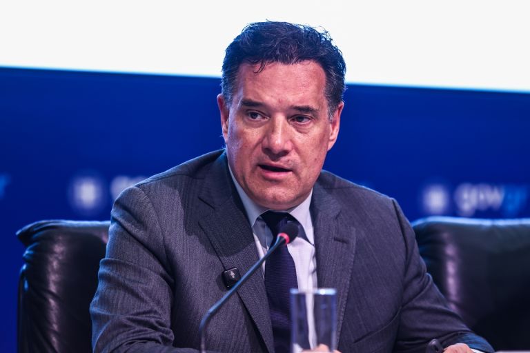 Άδωνις Γεωργιάδης: Στοχευμένα Μέτρα για την Προστασία των Ανηλίκων από τον Ψηφιακό Εθισμό