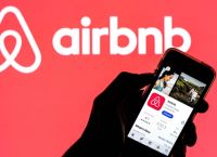 Ακριβά Airbnb, φθηνότερη ζήτηση: Η Ευρώπη ταξιδεύει περισσότερο αλλά με μικρότερο budget
