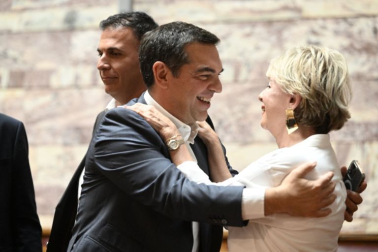 Ακρίτα για Τσίπρα: Είναι φάουλ που ζητάει από βουλευτές που θέλουν να τον ακολουθήσουν, να παραιτηθούν