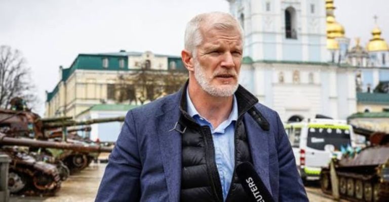 «Μη διαπραγματεύσιμες οι βάσεις μας στην Κύπρο» λέει ο Βρετανός υπουργός Ενόπλων Δυνάμεων