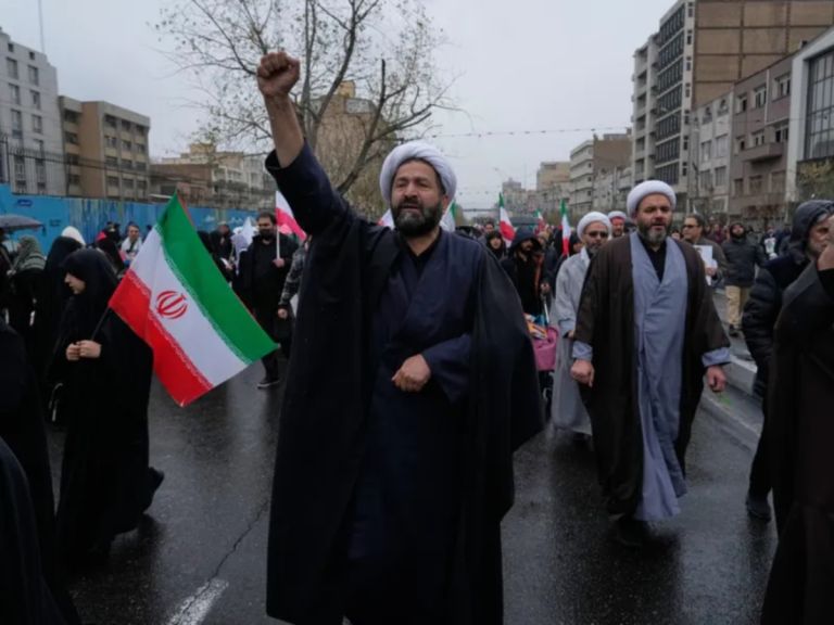 Τεχεράνη προς Τραμπ: «Αδιανόητα τα χαστούκια μας – Πόλεμος μέχρι την παράδοση και τη μετάνοια του εχθρού»