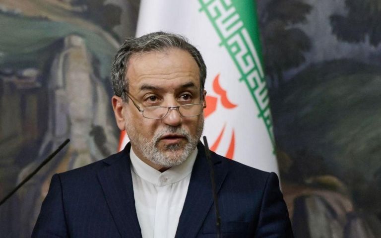 Ο Ιρανός ΥΠΕΞ Αραγτσί επιστρέφει στο Πακιστάν έπειτα από ταξίδι στο Ομάν