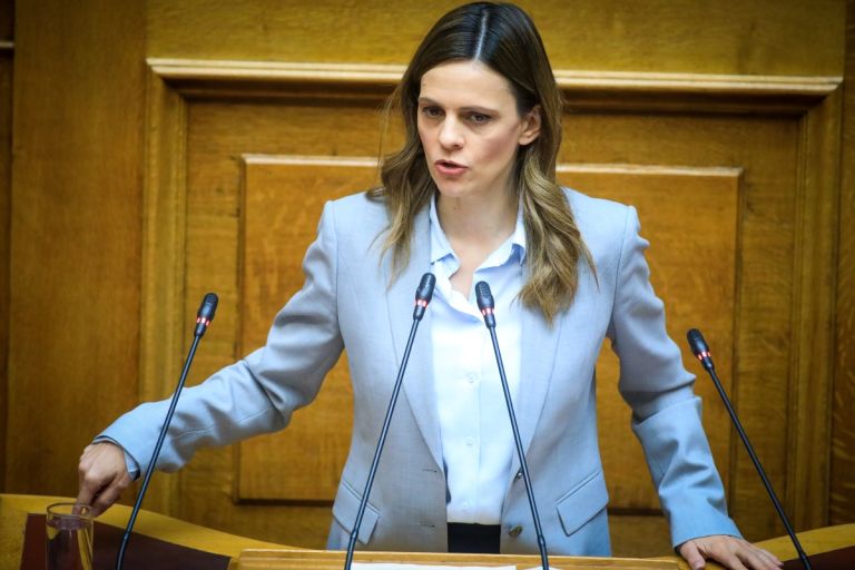 «Γαλάζιο σκάνδαλο» στον ΟΠΕΚΕΠΕ: Σφοδρή επίθεση Αχτσιόγλου με αιχμές κατά Μητσοτάκη