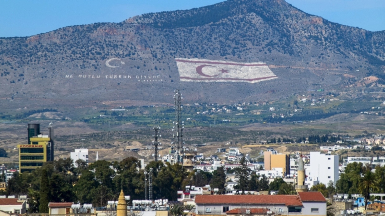 Συναγερμός στην Κύπρο: Κατοχικά άρματα μάχης στη Νεκρή Ζώνη και μεγάλη ένταση με δυνάμεις του ΟΗΕ