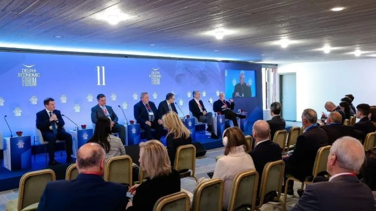 Σύνταγμα σε τροχιά αλλαγών: Οι πιέσεις για μεταρρυθμίσεις και τα «αγκάθια» της αναθεώρησης